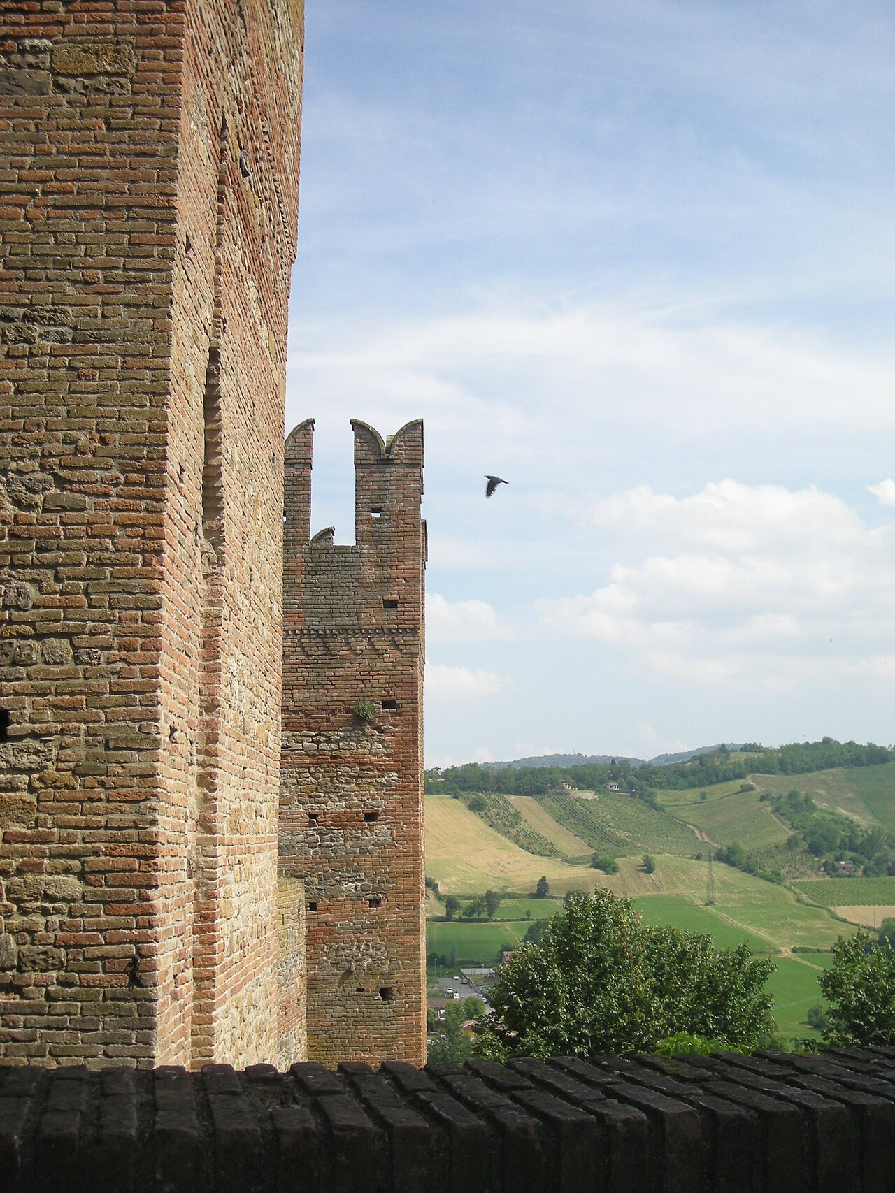 Castell’Arquato con la Rocca Viscontea e la Piazza Monumentale, sulle colline della Val d’Arda